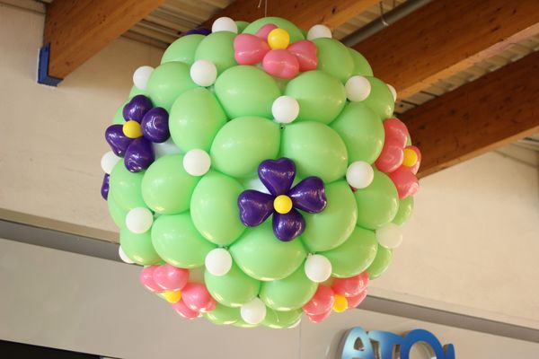 Décoration florale avec des ballons